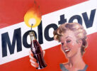 Logo met de tekst 'Molotov' en een illustratie van een vrouw die een flesje vasthoudt, wat een Molotovcocktail is.